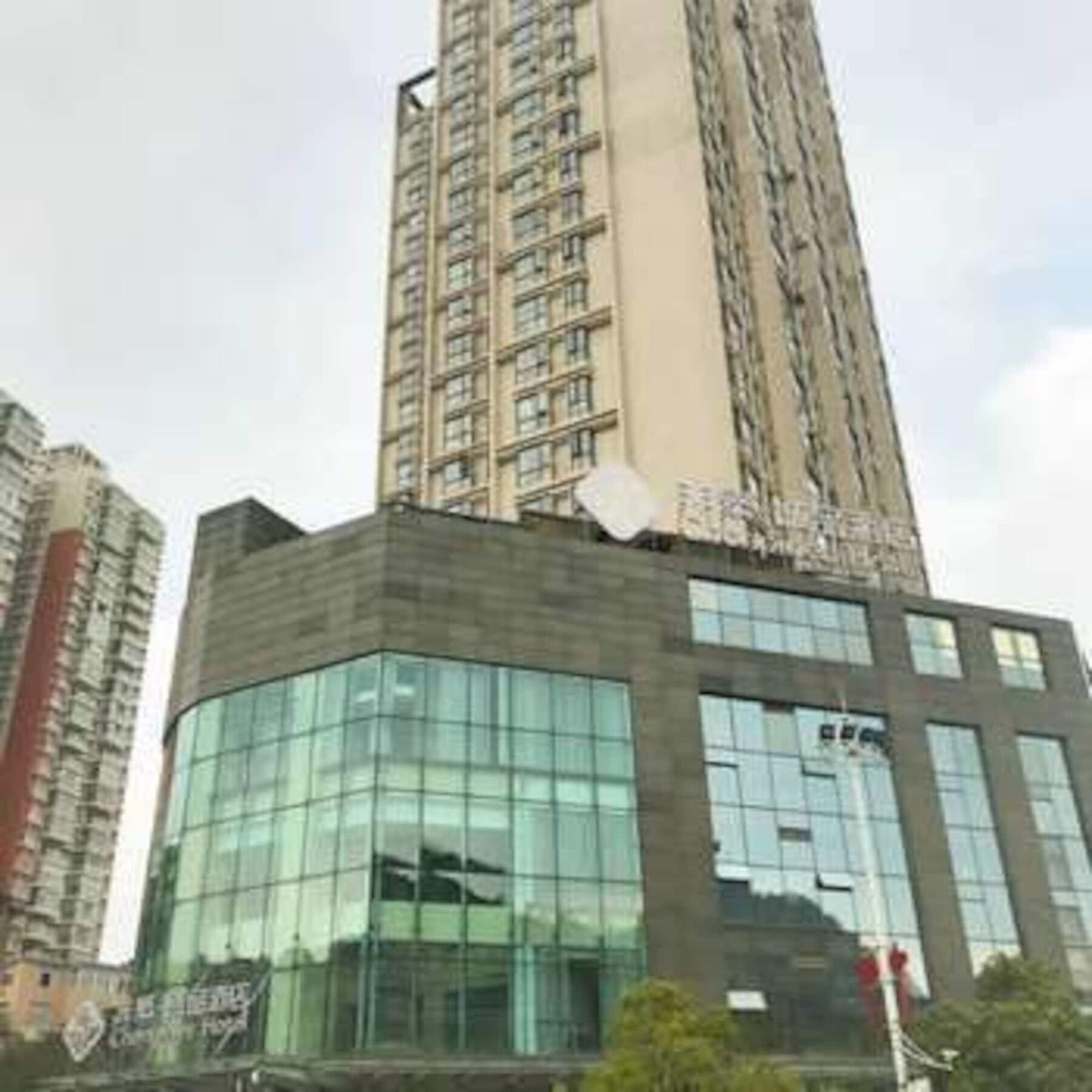 Chonpines Hotel Anshun Exteriör bild