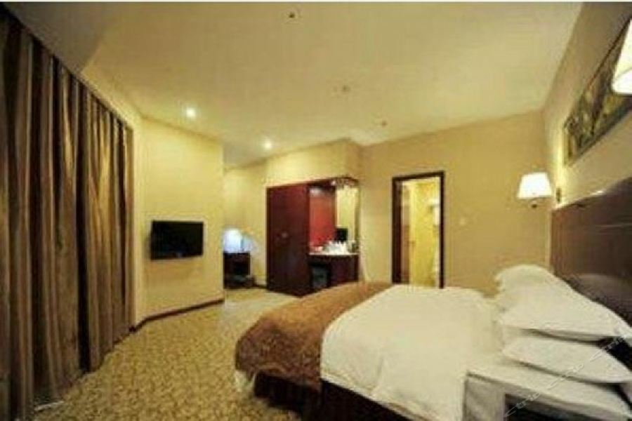 Chonpines Hotel Anshun Exteriör bild
